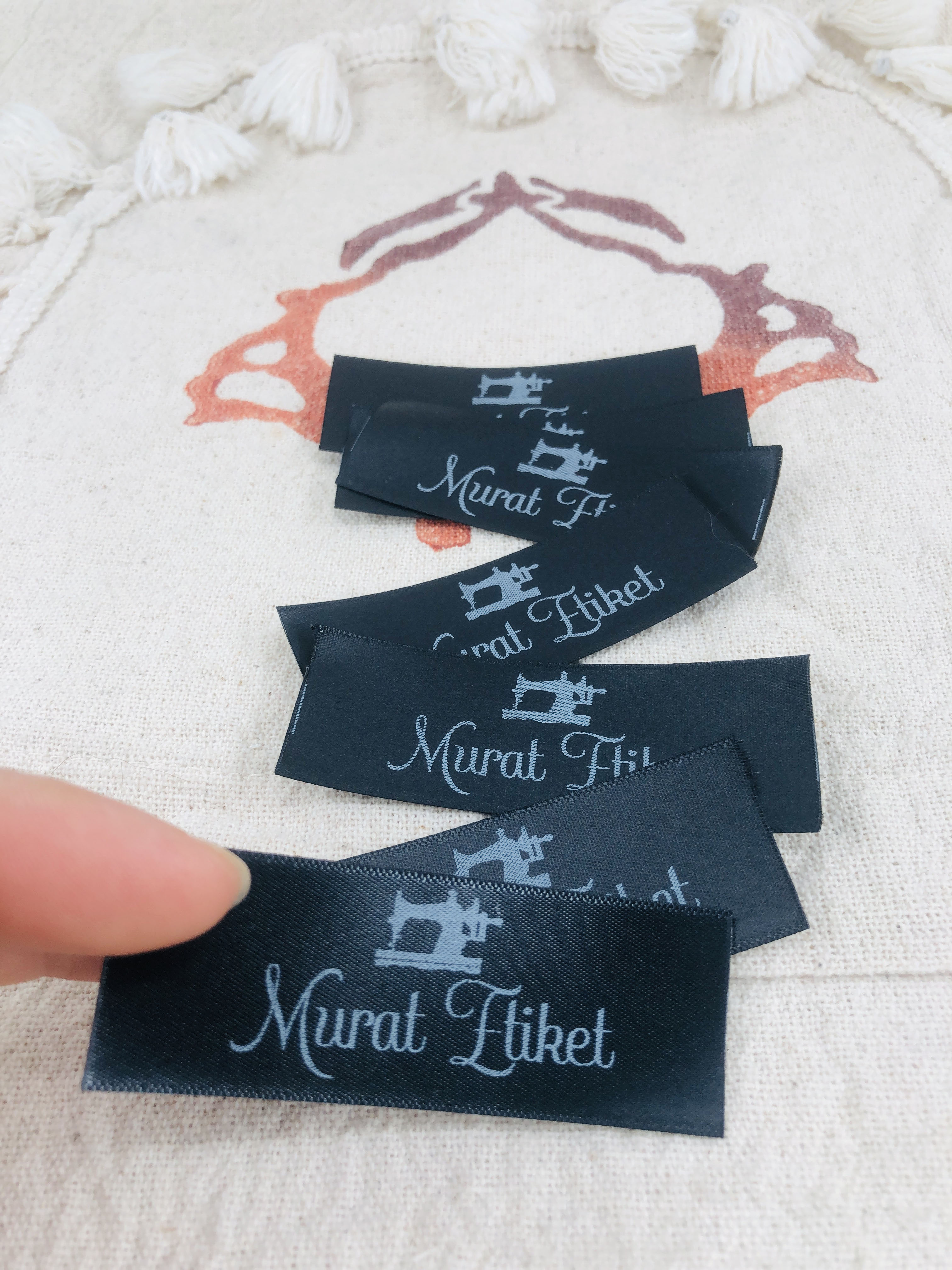 2.5X7cm siyah saten etiket 